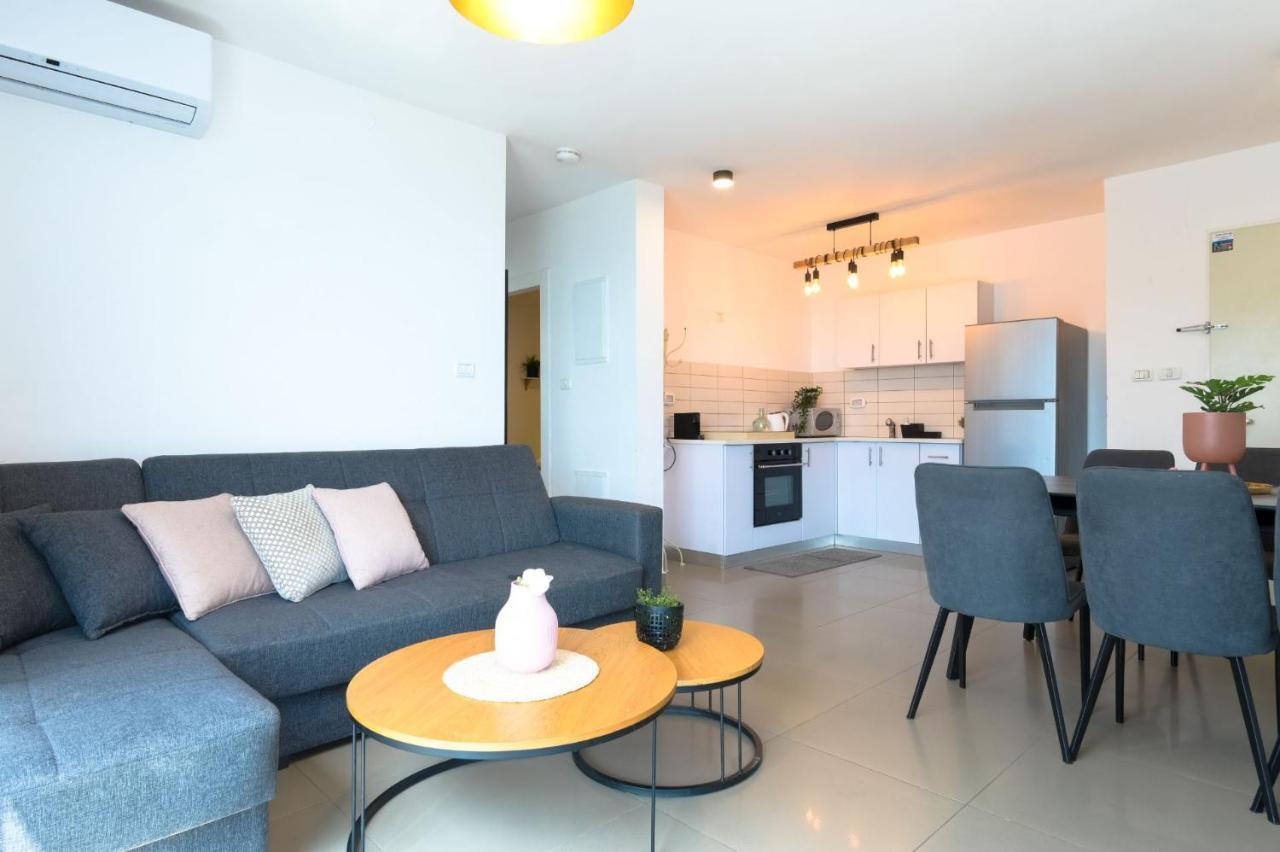 Yalarent Migdalor Apartments With Sea Views ティベリア エクステリア 写真