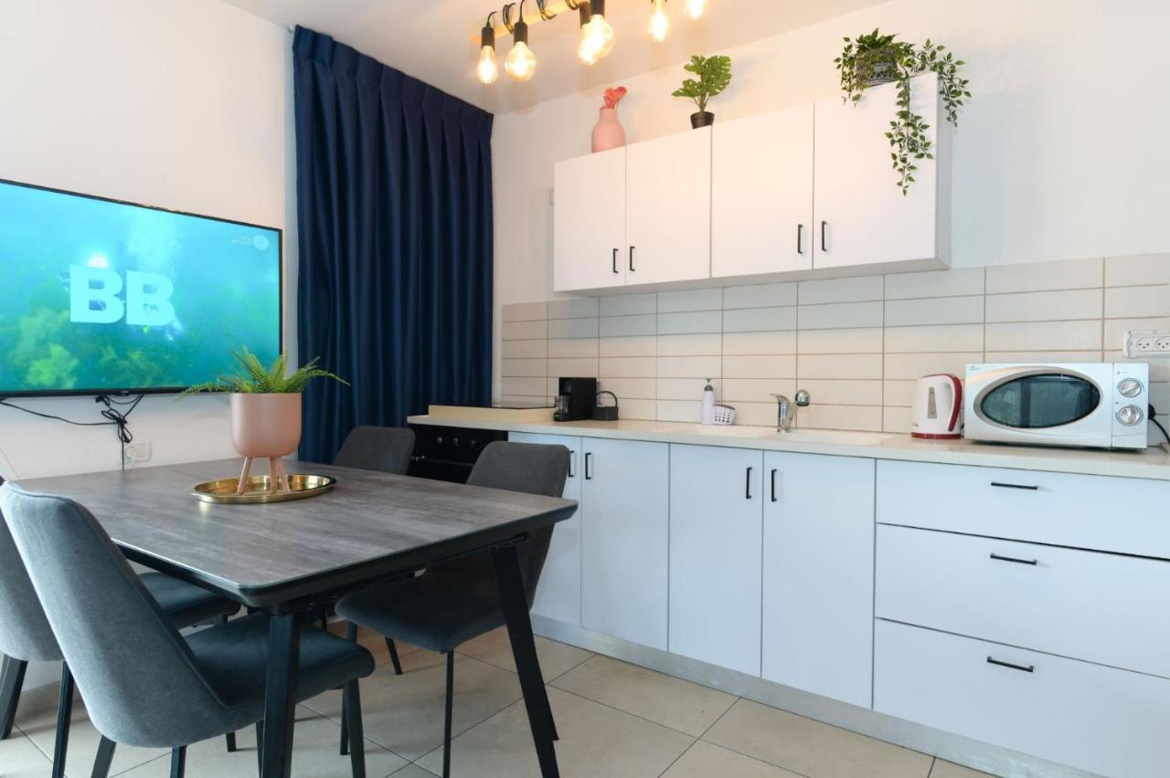 Yalarent Migdalor Apartments With Sea Views ティベリア エクステリア 写真