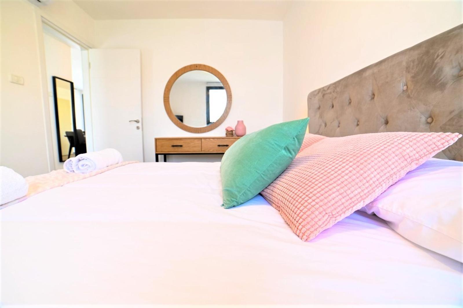 Yalarent Migdalor Apartments With Sea Views ティベリア エクステリア 写真